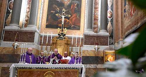 Mass held in honor on Pope Francis as he marks 1 month in hospital, 12 years as pontiff