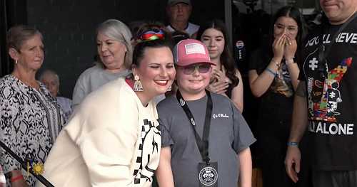 Alabama community turns out to support bullied autistic boy