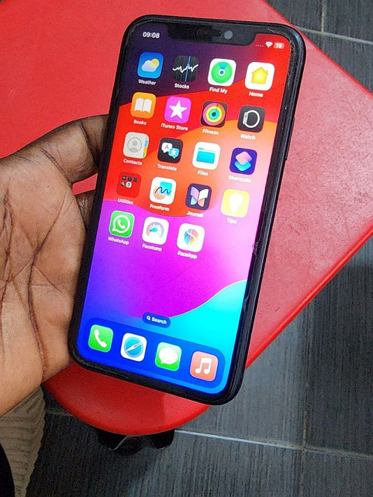 Seeking - 100% clean UK used standard 64gb IPhone xr with 82% ba3 health