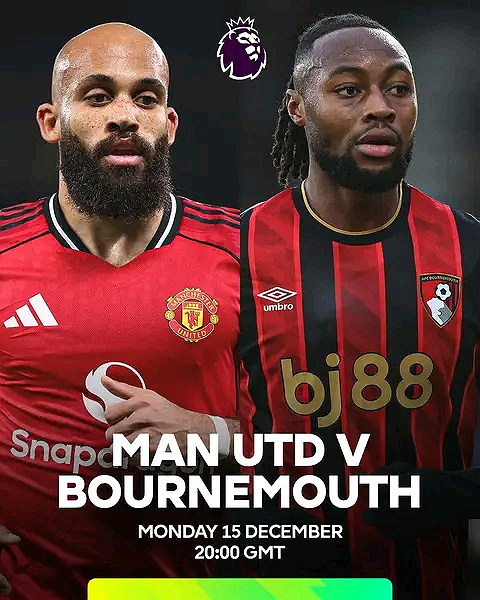 Old Trafford under the lights 🏟️