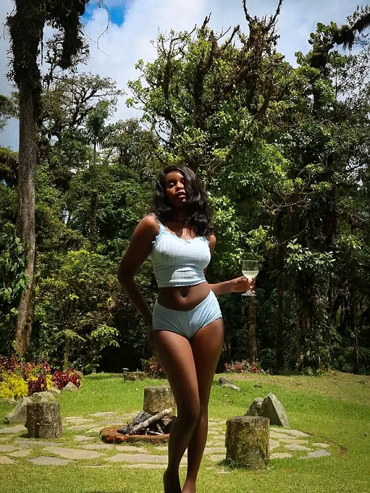 💋S£× IN THE SENATE HOUSE 🔥🔞Episode 4I thought after that night in Suite 1515 I...